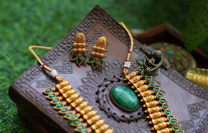 Antique Emerald Stone Mango Spike Necklace