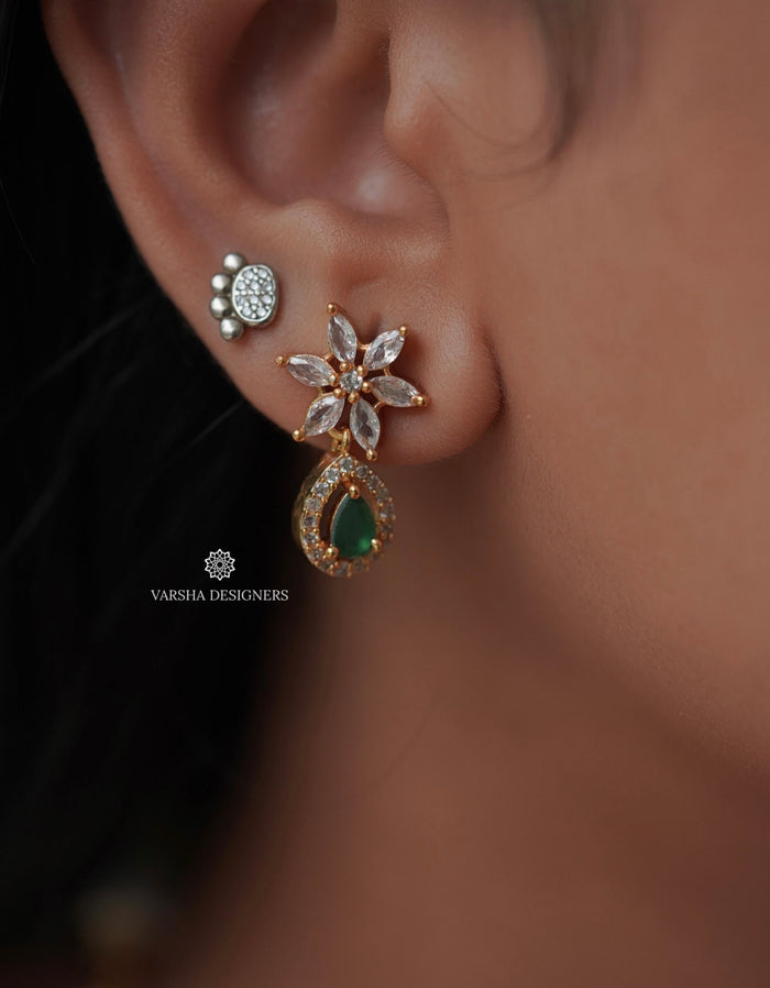 Classic Emerald Teardrop White Stone Necklace