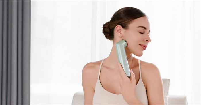 Dispozitiv de îngrijire facială Nanoleaf 6-in-1 Light Therapy Wand, verde