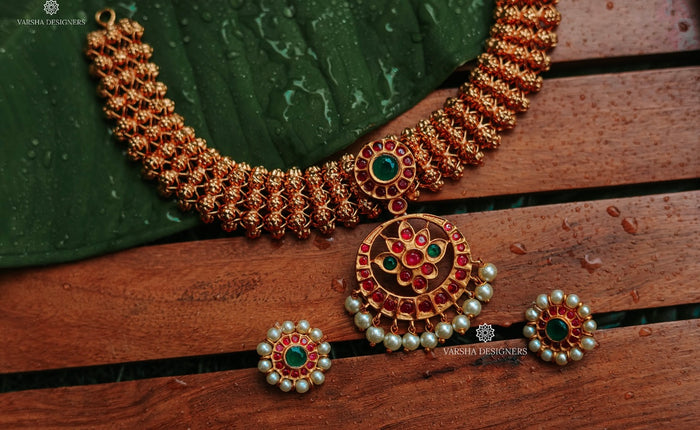 Floral Rivet Kemp Pendant Choker