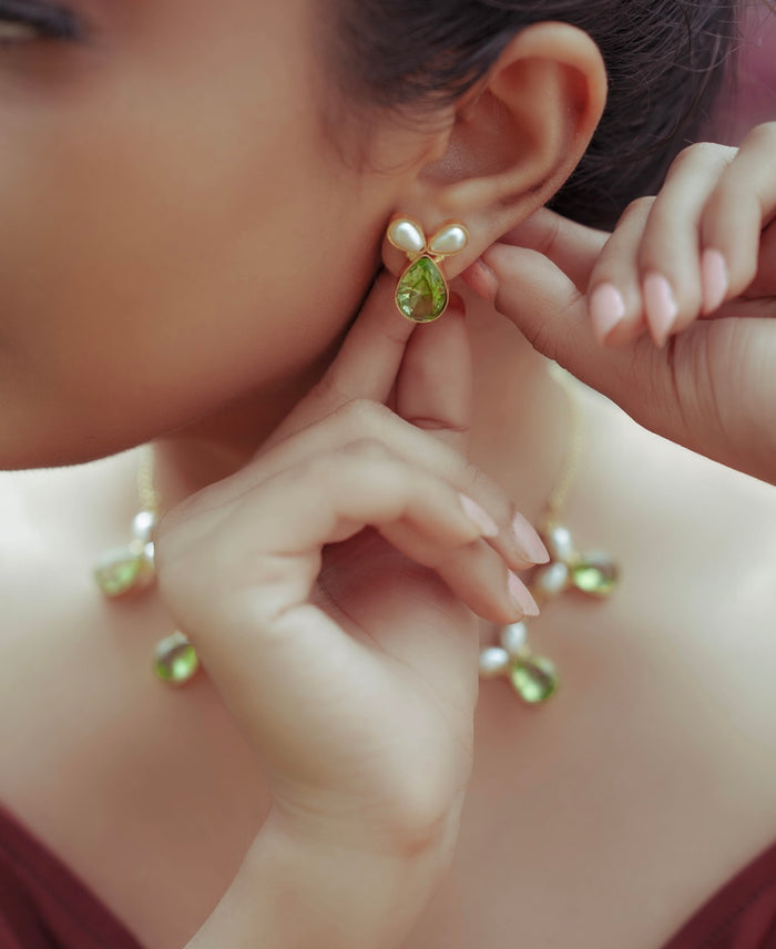 Gold Finish Pastel Green & Pearl Necklace Set