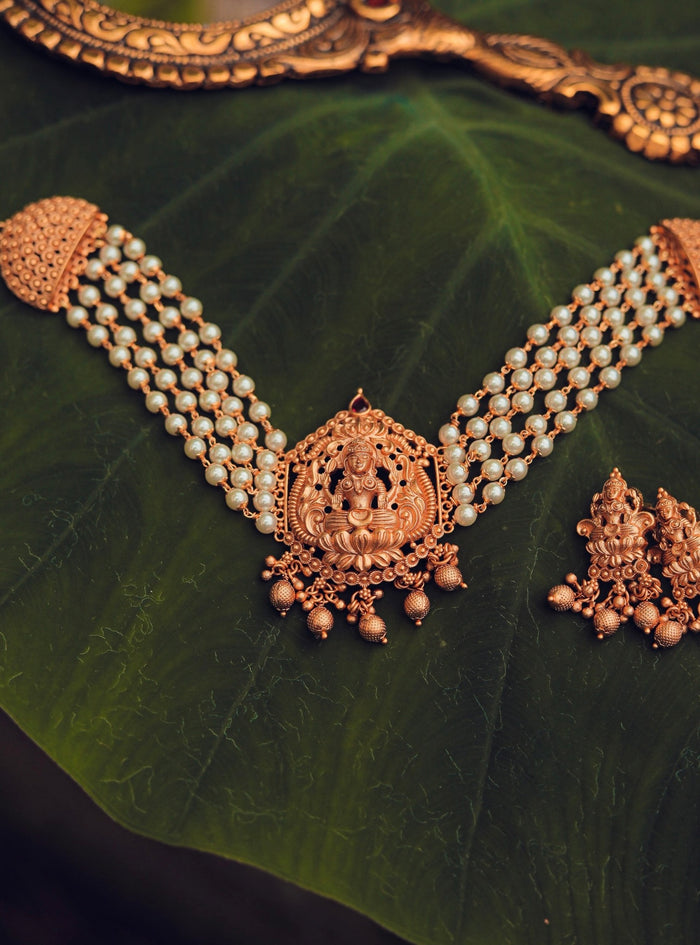Matte Finish Dwarapalakas Pearl Choker