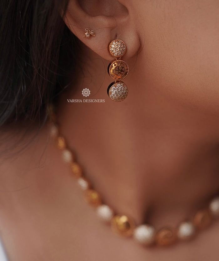 Matte Finish White Stone Necklace Set