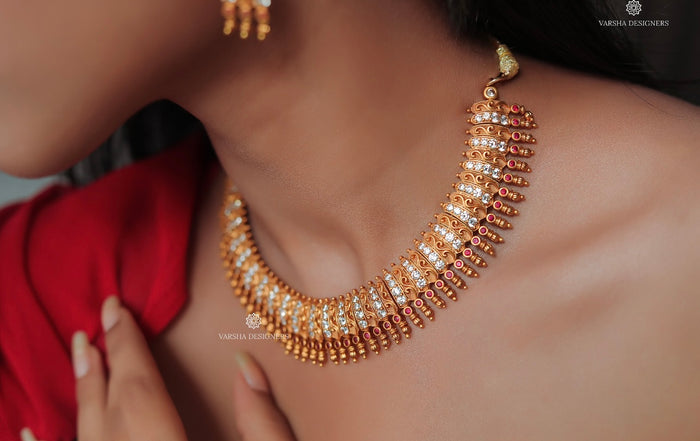 Matte Finish White Stone Rivet Necklace Set
