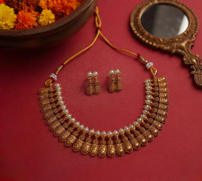 Simple Pearl Rivet Necklace