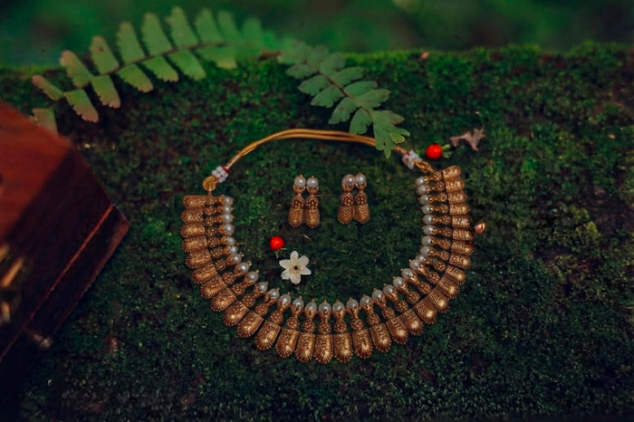 Simple Pearl Rivet Necklace