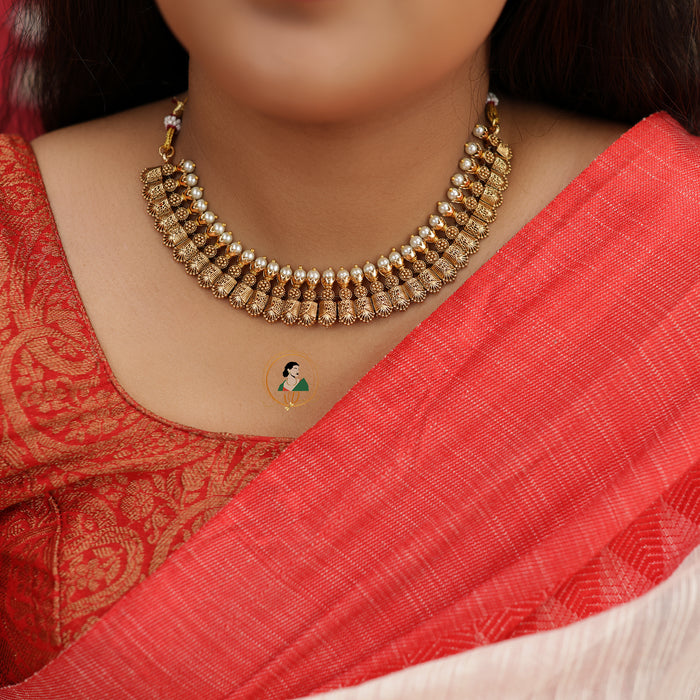 Simple Pearl Rivet Necklace