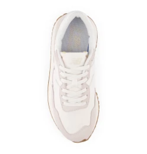 new balance sneaker ]